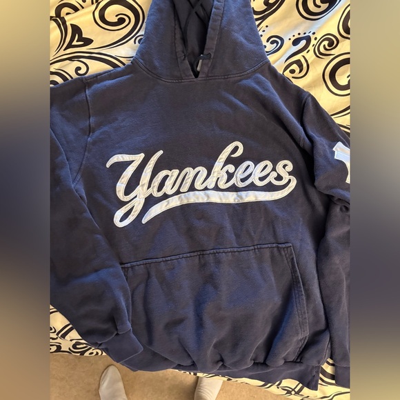 Vintage rare majestic tag
Yankees embroidered 
Front & sleeve logo 
Comfortable - Picture 4 of 9